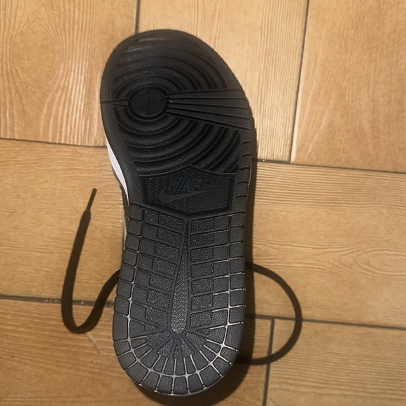 2019 Wmns Air Jordan 1 Mid 'Olive' - Picture 5 of 5